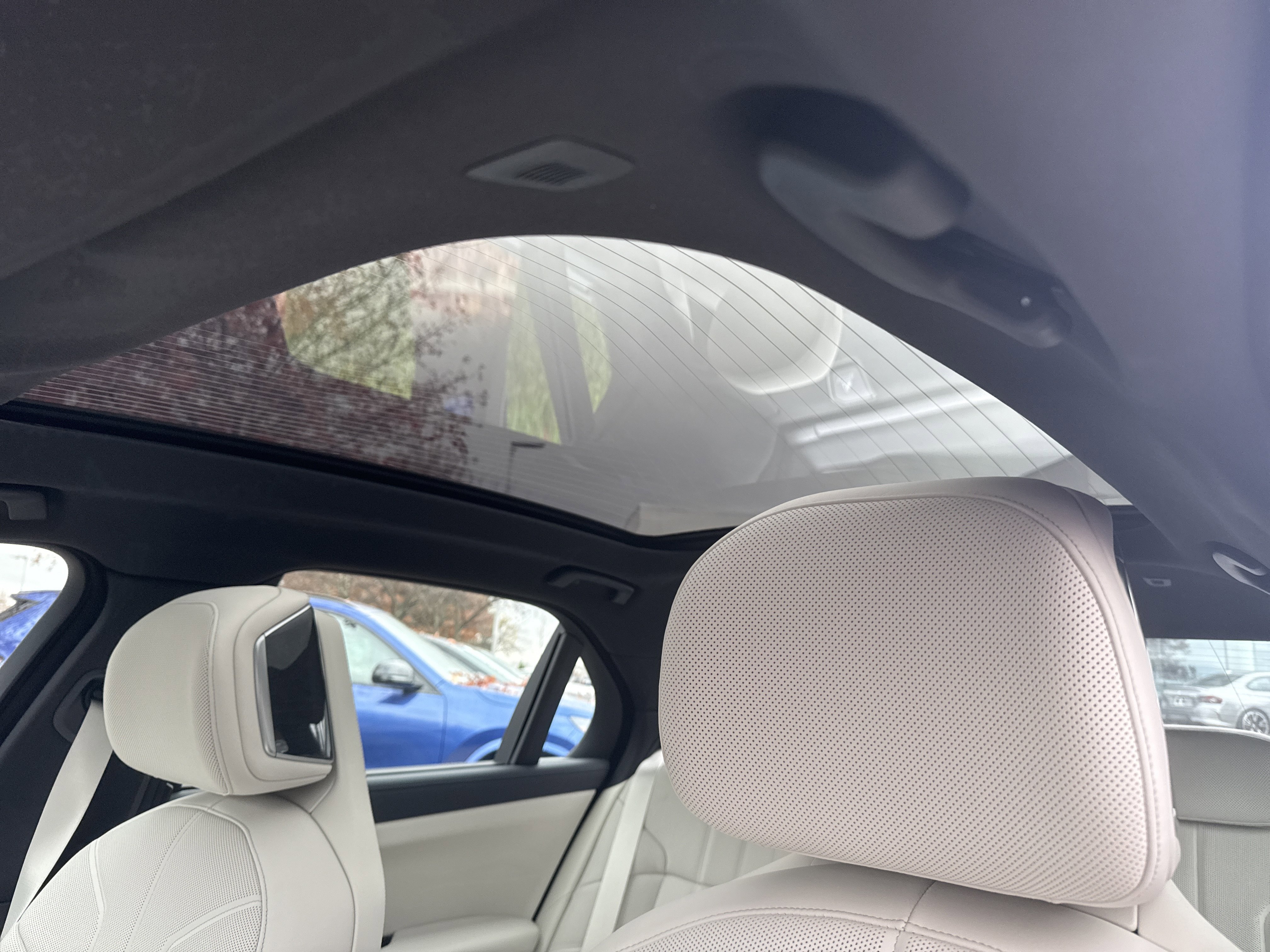 New 2026 BMW 750e xDrive AWD/4WD image 9