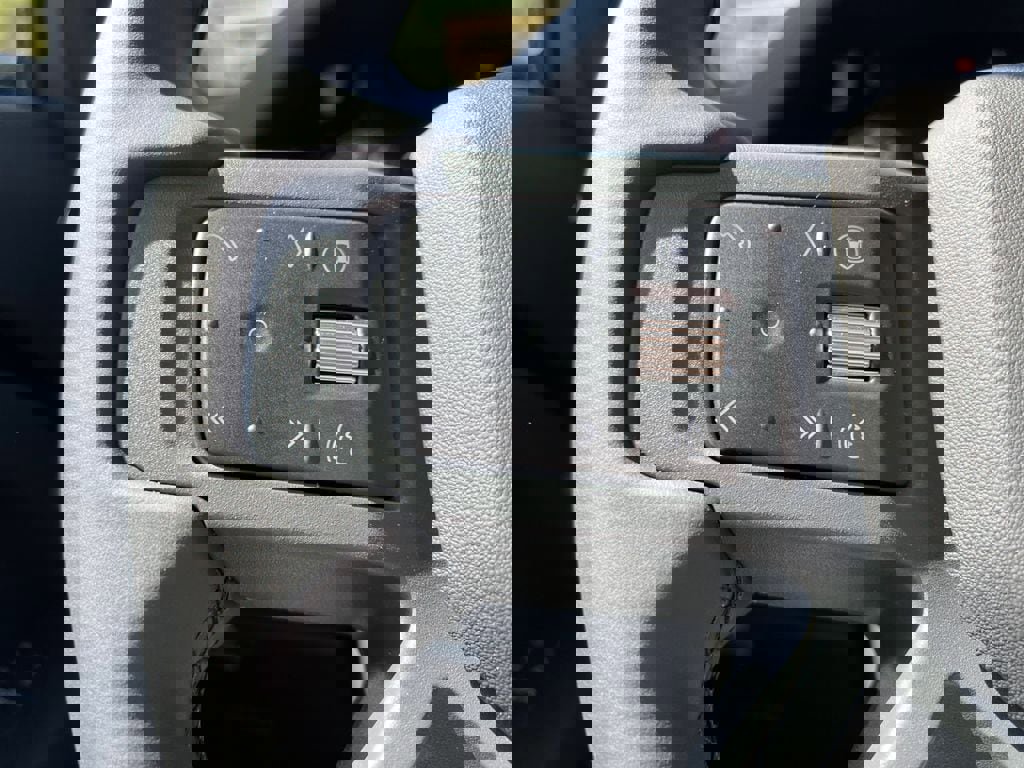 New 2025 Land Rover Defender 110 S image 15