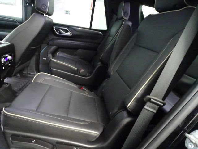 Certified 2023 GMC Yukon SLT w/ SLT Luxury Package AWD/4WD image 4