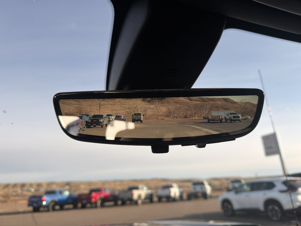 Used 2021 GMC Sierra 1500 AT4 w/ Technology Package image 9