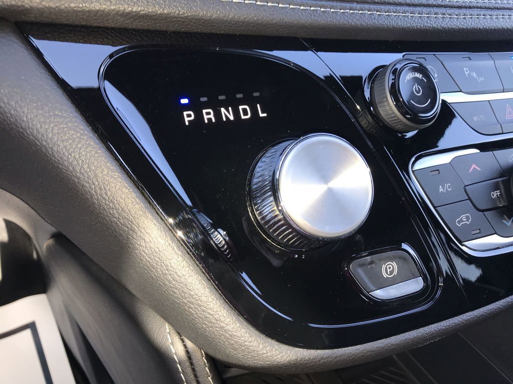 New 2026 Chrysler Pacifica Limited w/ Uconnect Theater Family Group FWD image 20