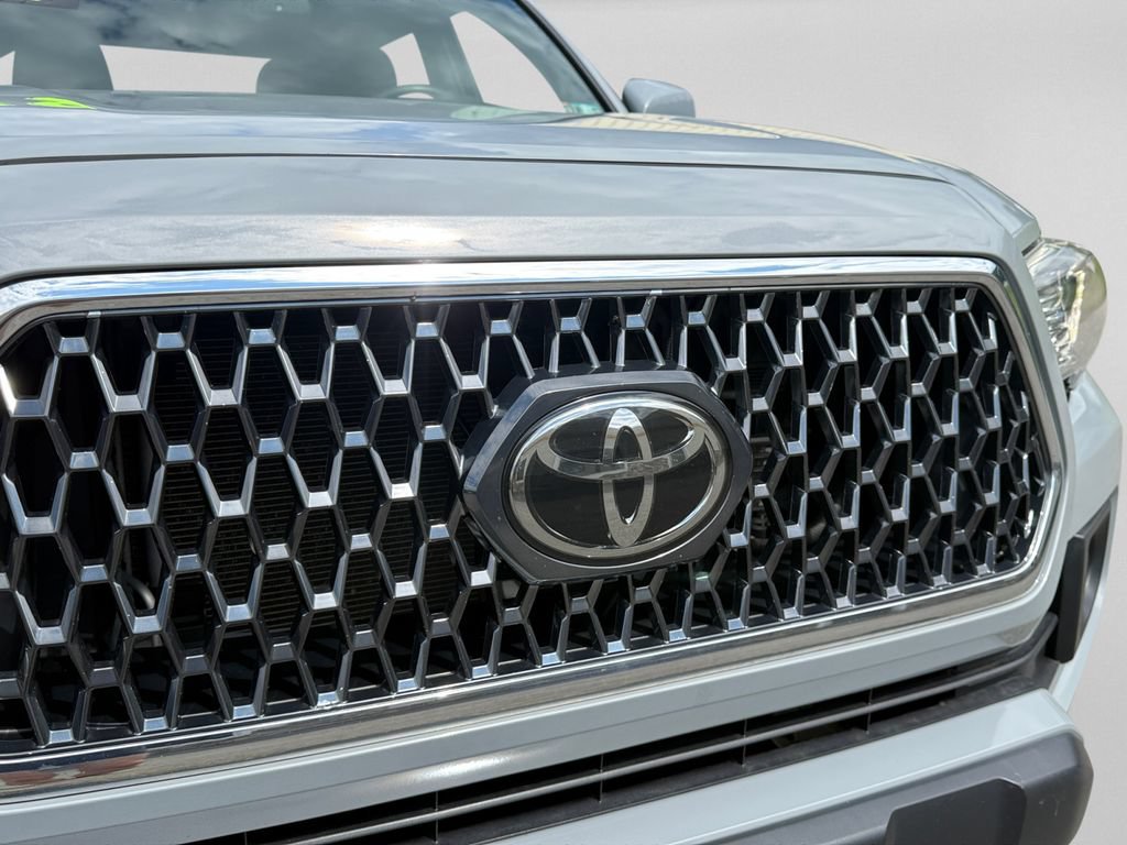 Used 2019 Toyota Tacoma TRD Off-Road w/ Technology Package AWD/4WD image 32