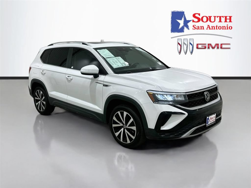 Used 2023 Volkswagen Taos SE w/ Panoramic Sunroof Package
