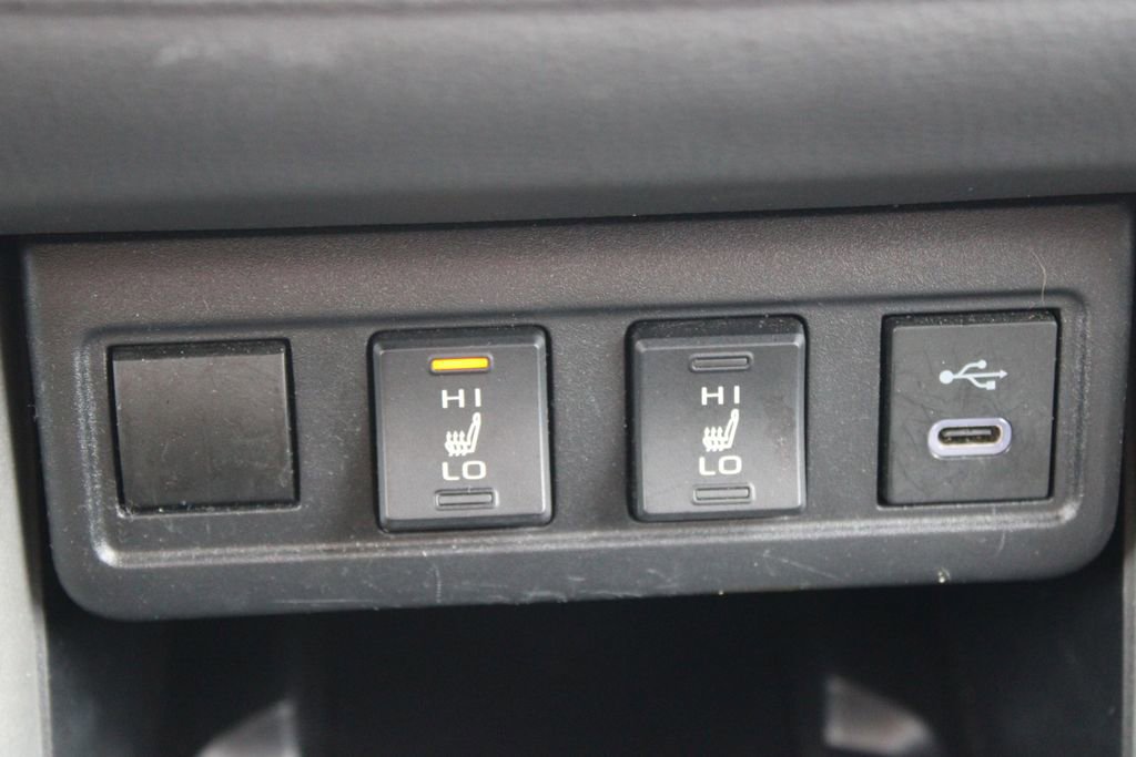 Used 2024 Toyota Corolla Cross XLE image 40