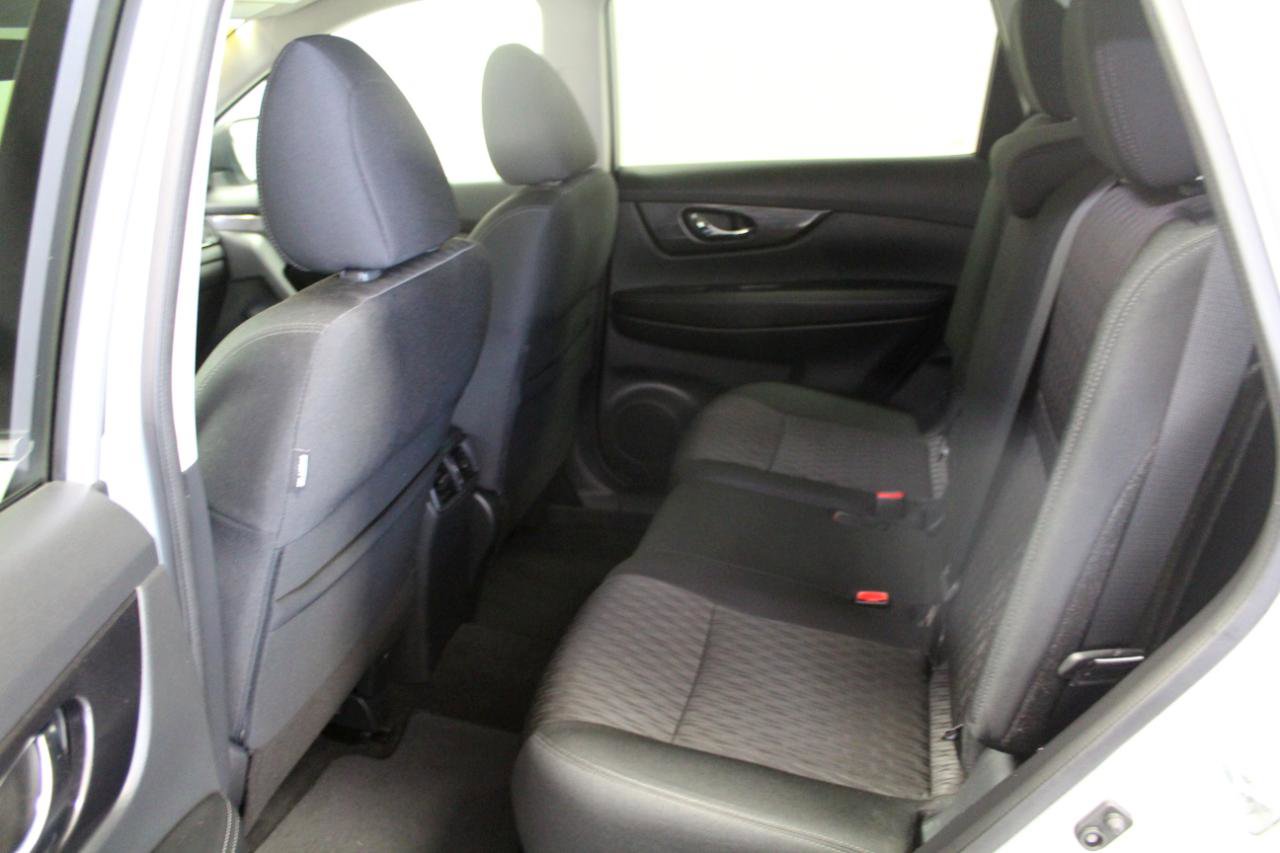 Used 2018 Nissan Rogue SV image 20