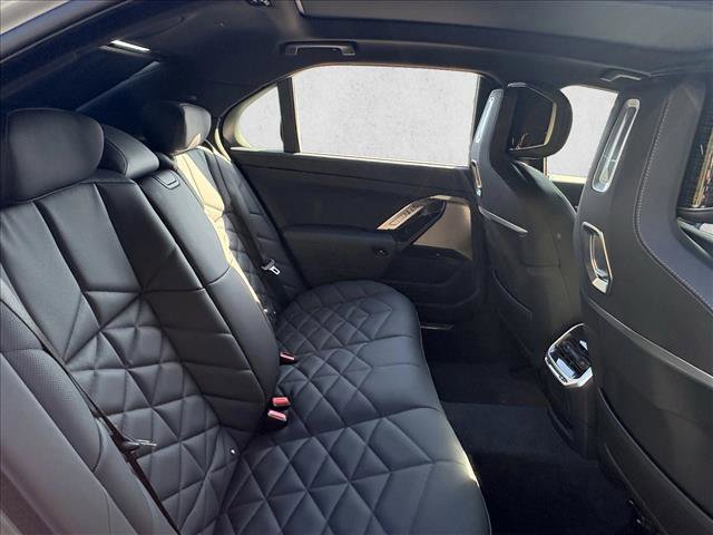 Used 2025 BMW 740i w/ Premium Package RWD image 19