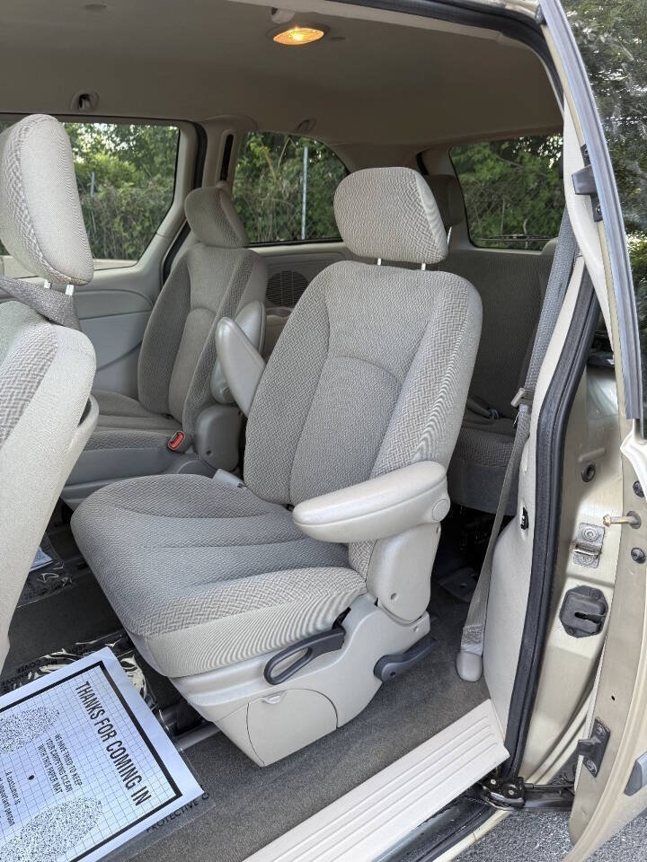 Used 2007 Dodge Caravan SXT FWD image 13