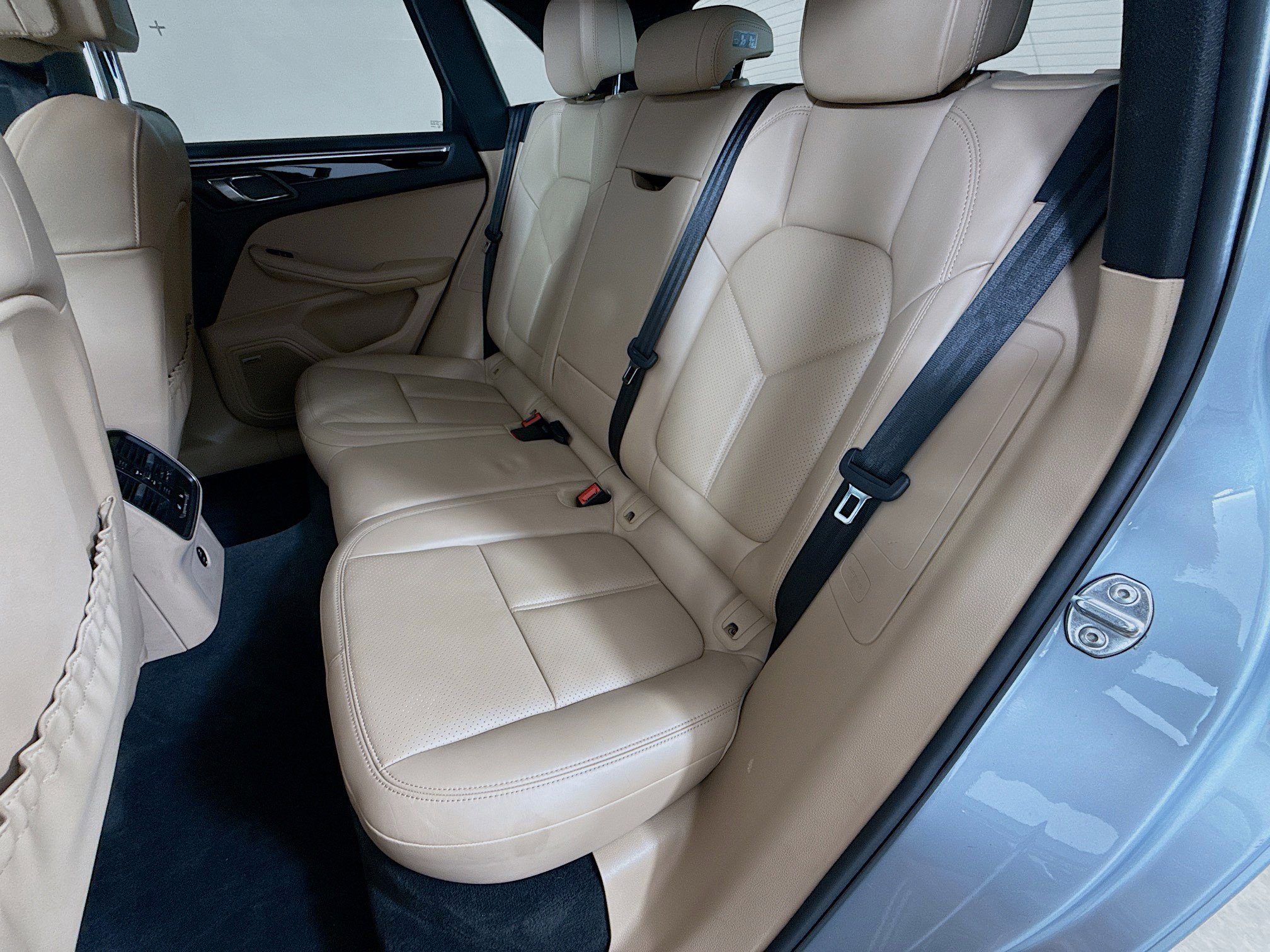 Used 2020 Porsche Macan Base image 24