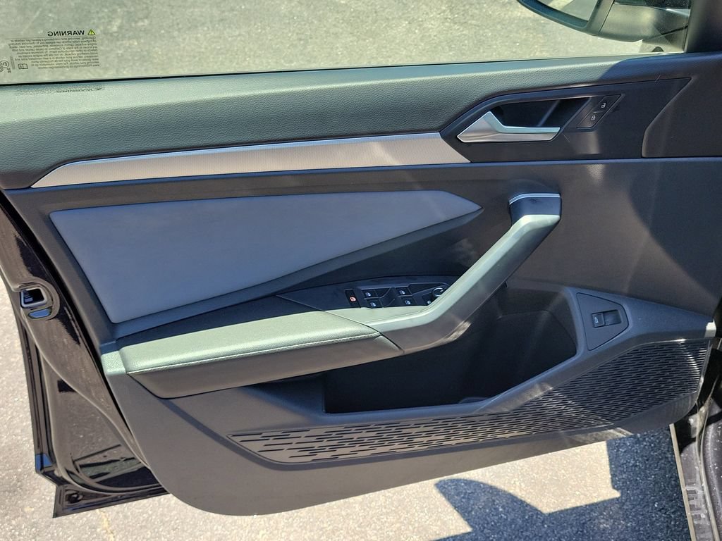 Used 2025 Volkswagen Jetta SE w/ Sunroof Package FWD image 15
