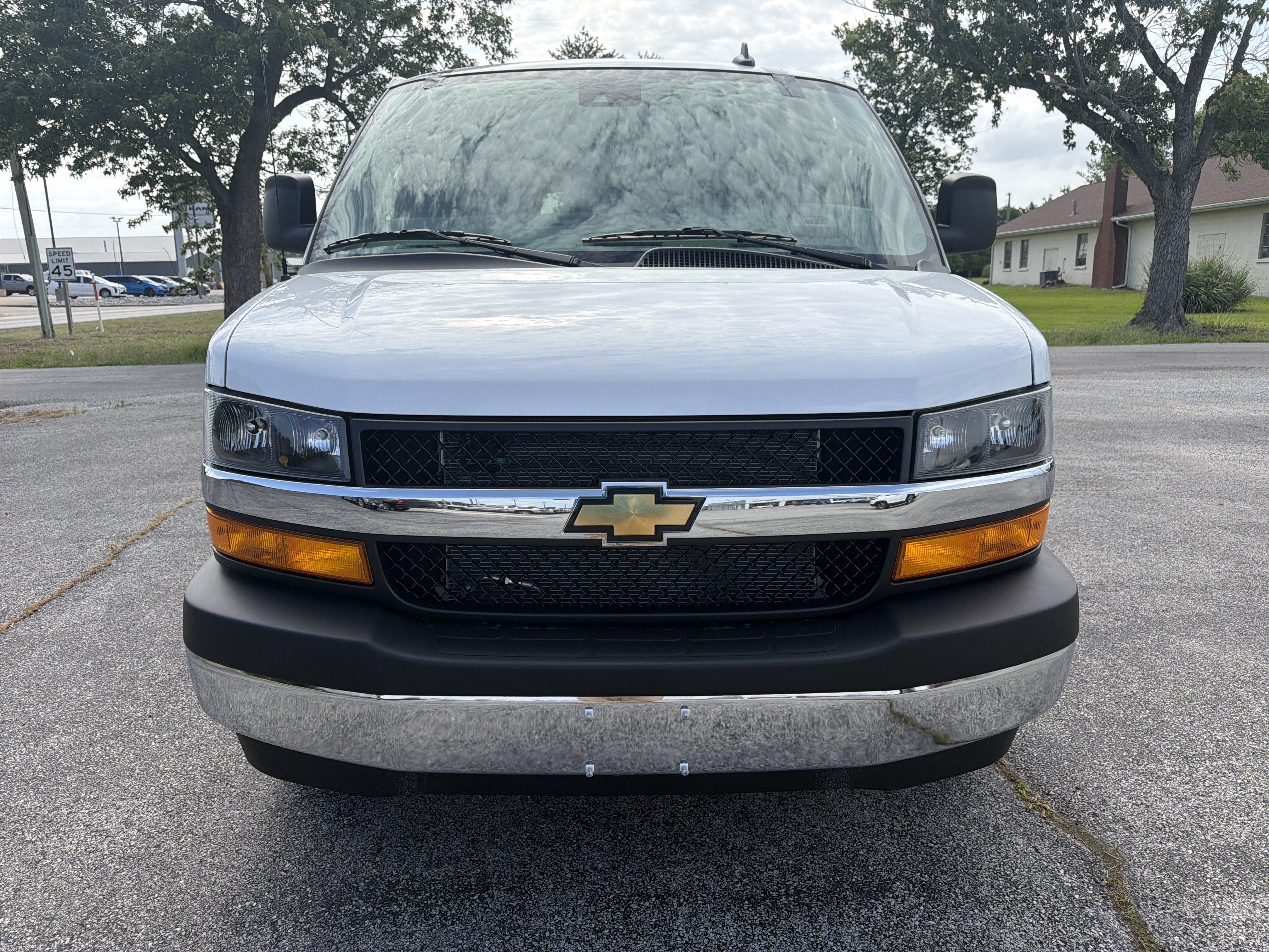 Used 2026 Chevrolet Express 3500 LT w/ LT Preferred Equipment Group RWD image 2