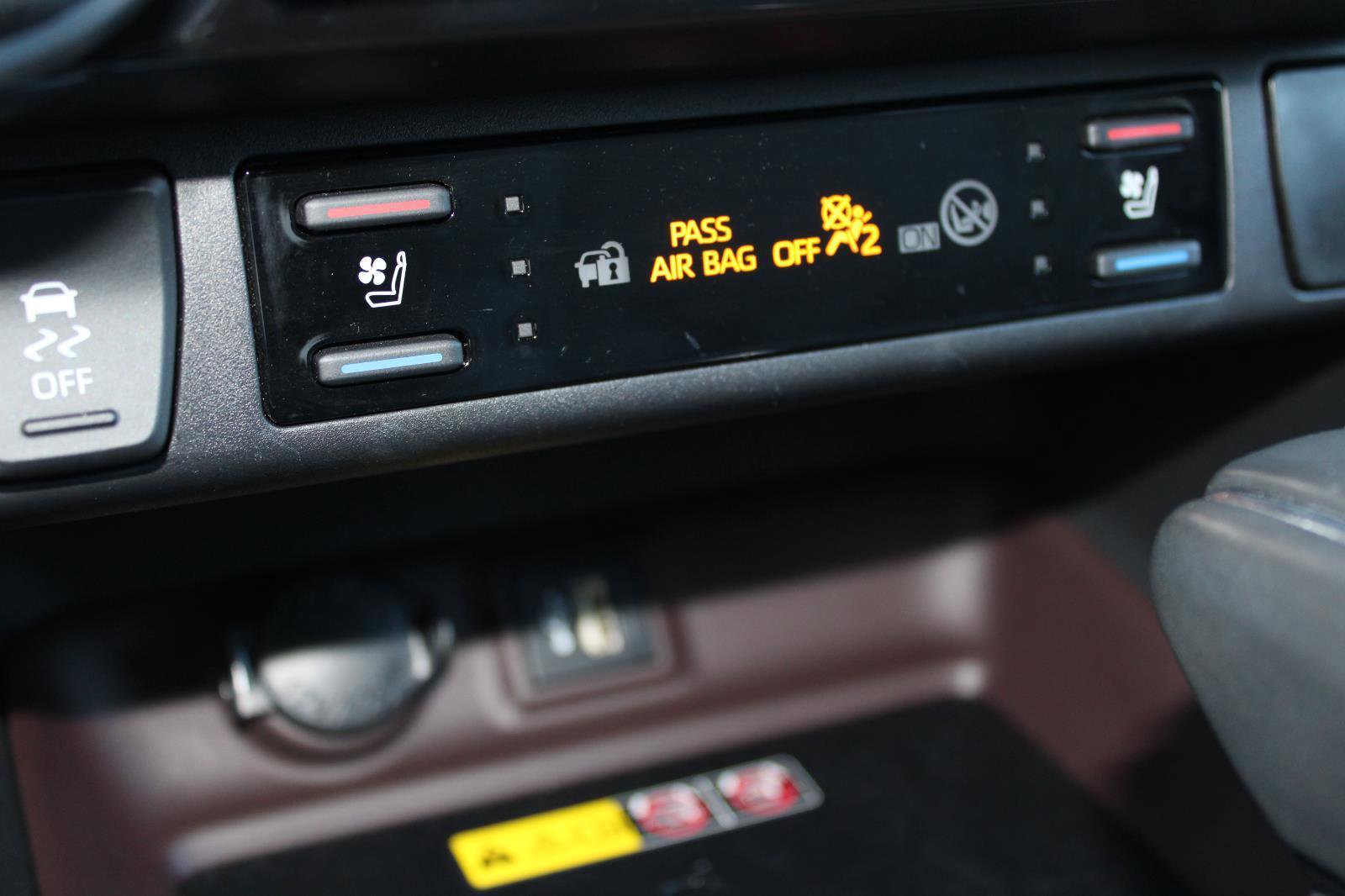 Used 2024 Toyota RAV4 Limited image 23