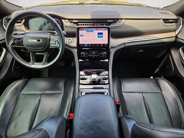 Used 2022 Jeep Grand Cherokee Overland w/ Luxury Tech Group IV AWD/4WD image 19
