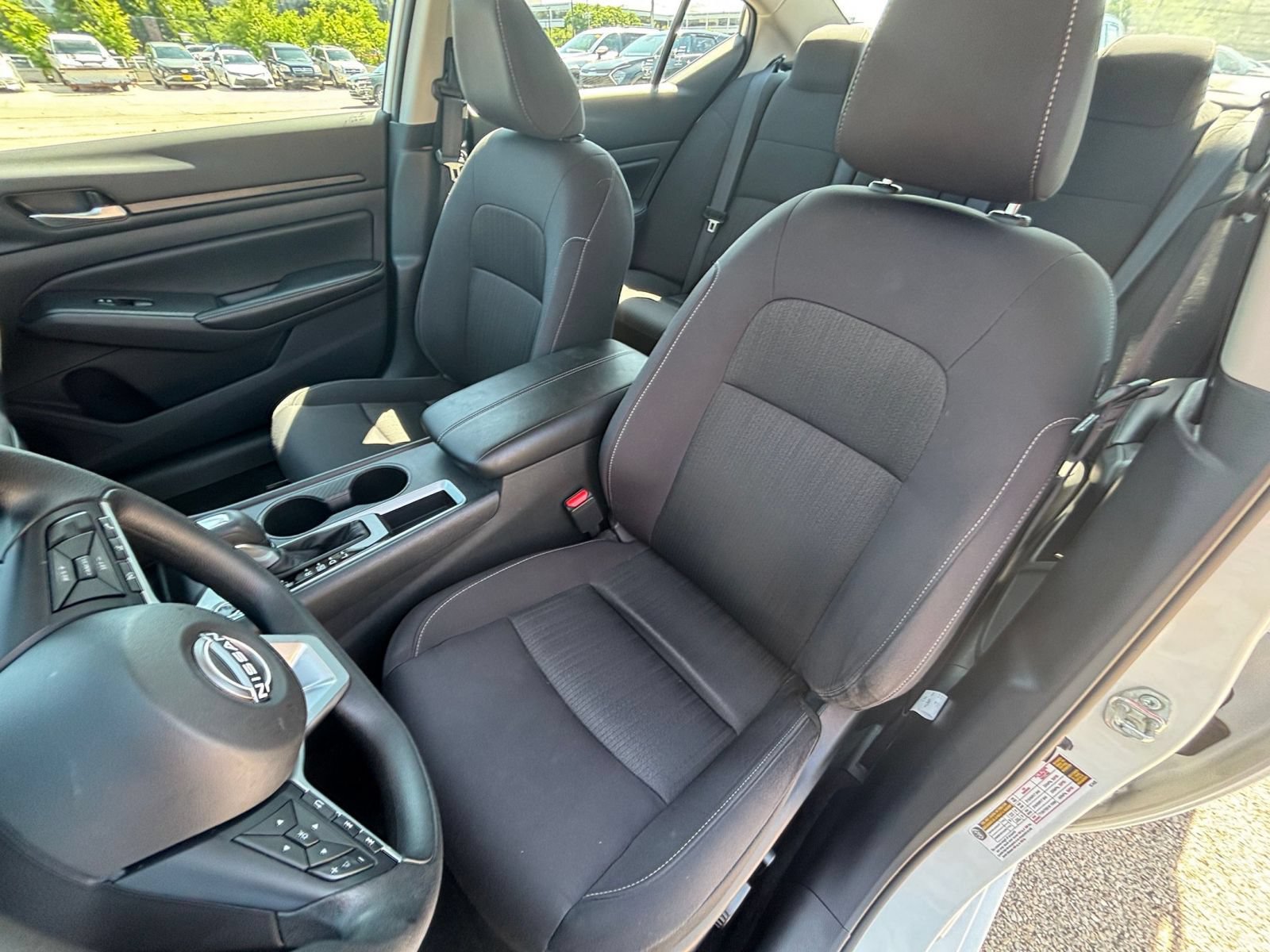 Used 2025 Nissan Altima 2.5 SV FWD image 31
