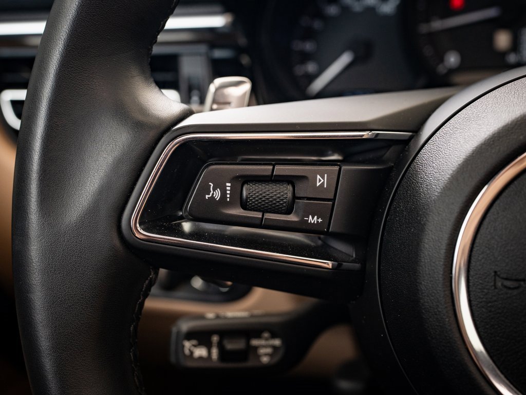 Certified 2024 Porsche Macan image 23