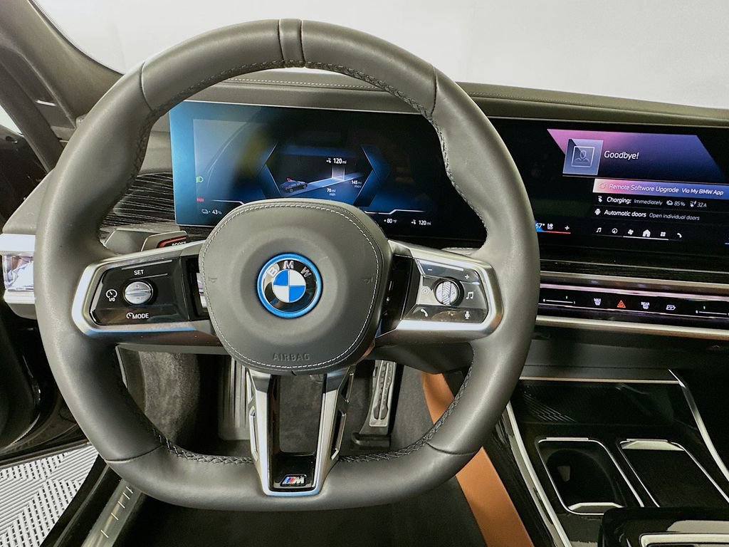 Used 2025 BMW i7 xDrive60 w/ Executive Package AWD/4WD image 11