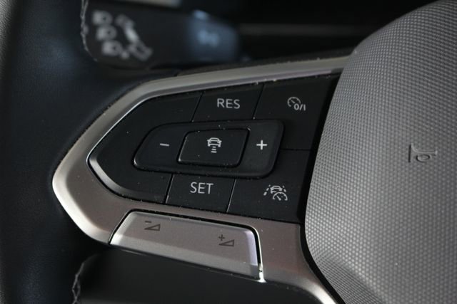 Used 2025 Volkswagen Atlas Cross Sport SE w/ Panoramic Sunroof Package image 13