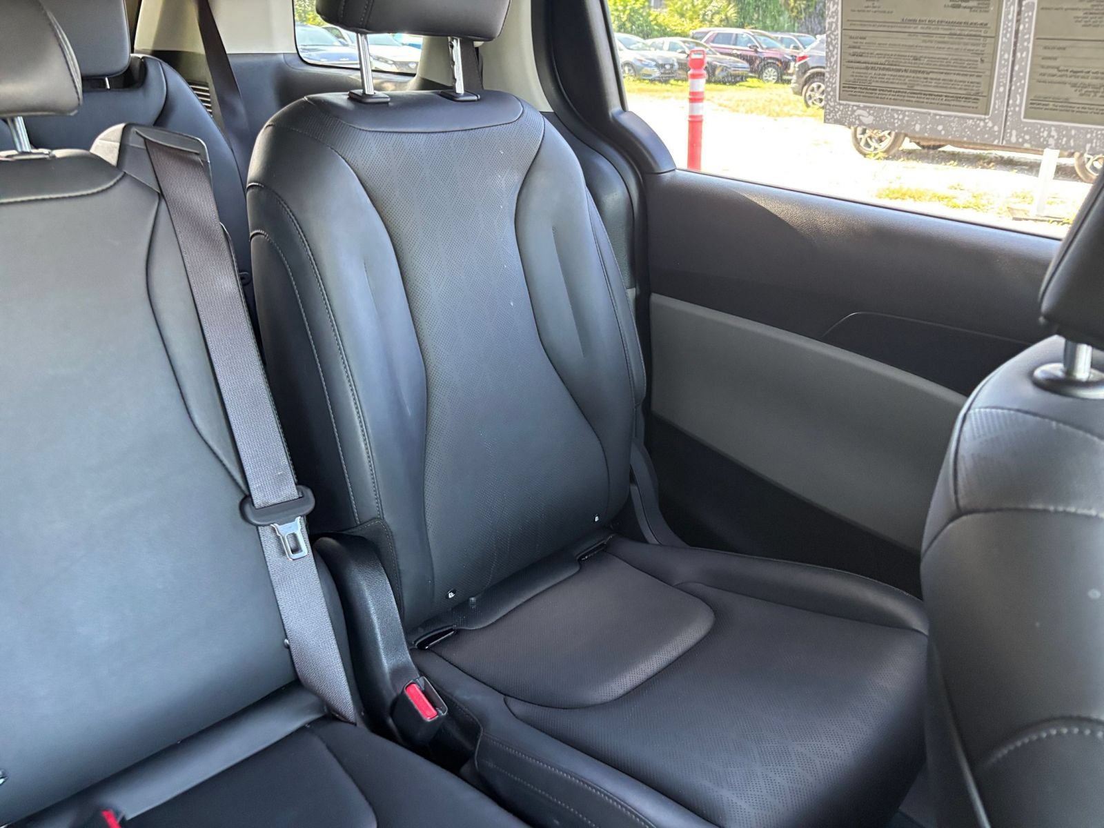Used 2026 Kia Carnival FWD image 39