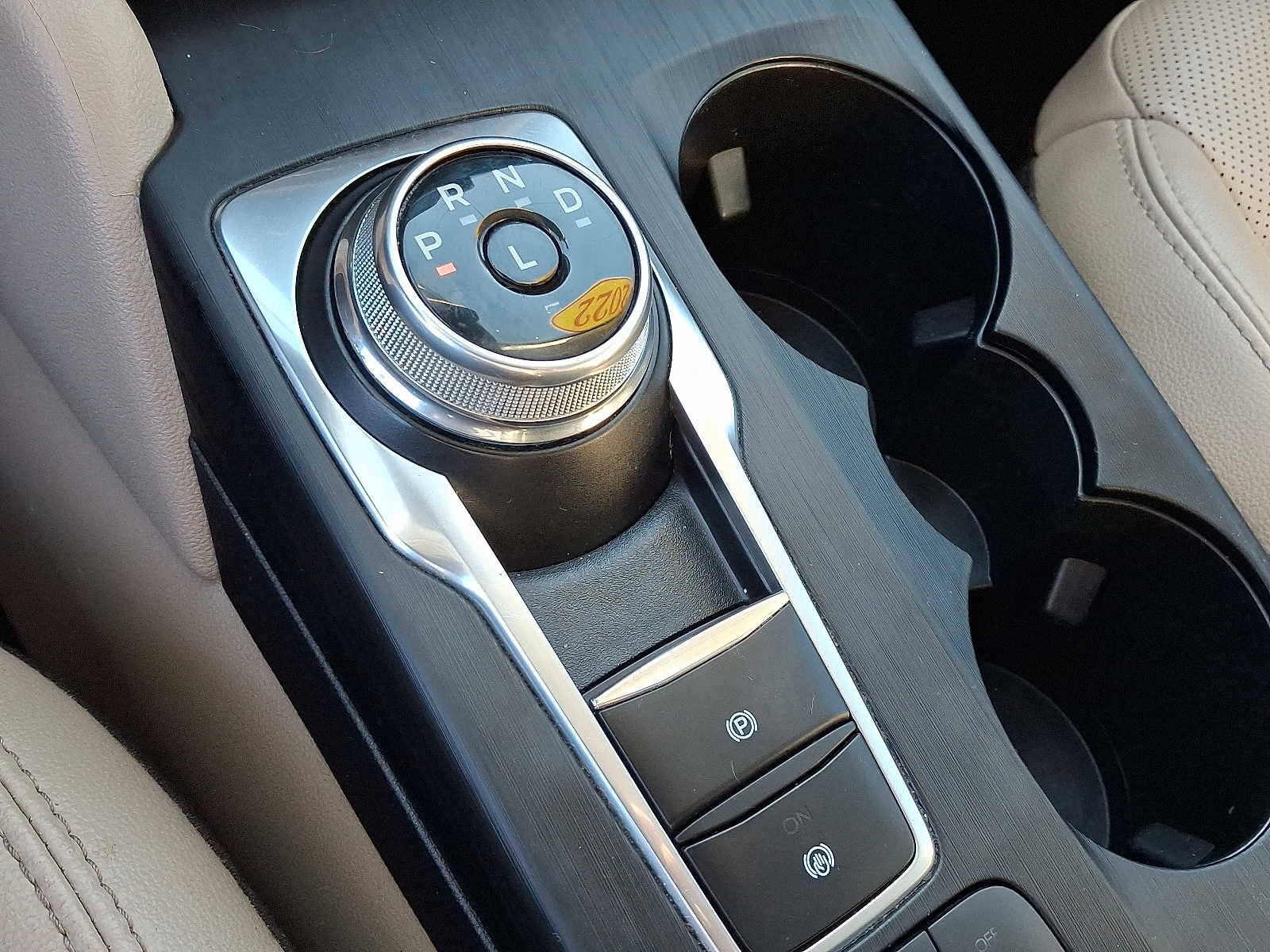 Used 2022 Ford Escape Titanium w/ Class II Trailer Tow Package image 17