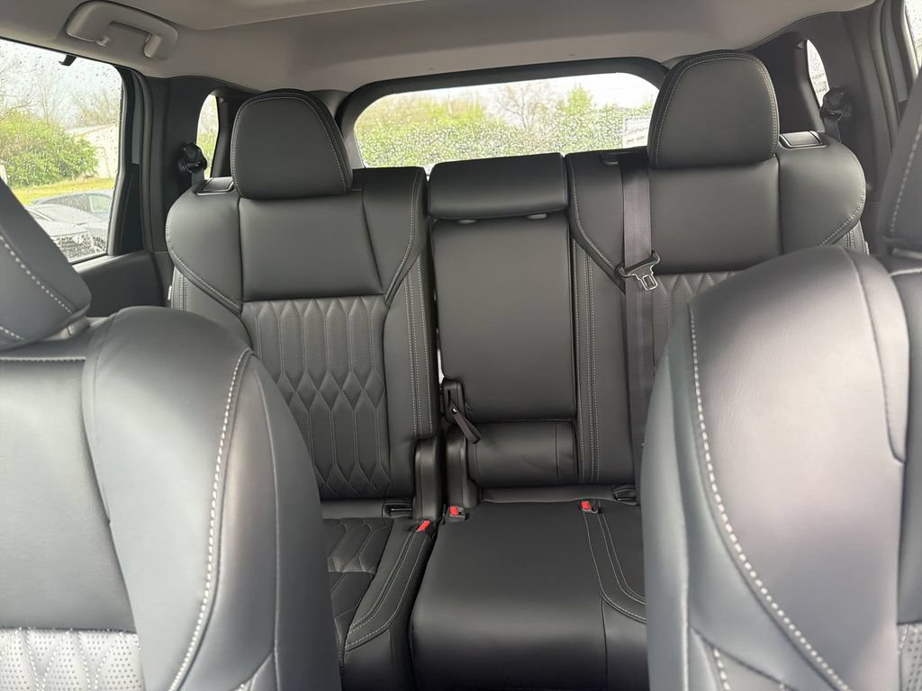 New 2026 Mitsubishi Outlander SEL FWD image 23