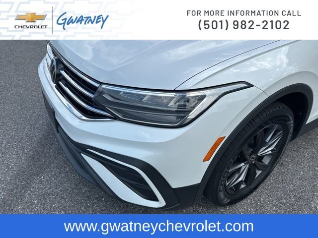 Used 2023 Volkswagen Tiguan SE w/ Panoramic Sunroof Package image 14
