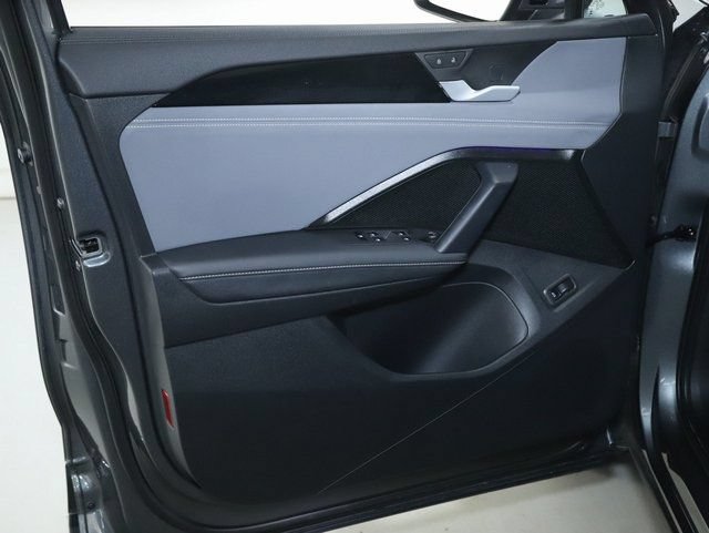 Certified 2025 Volkswagen Tiguan SE AWD/4WD image 15