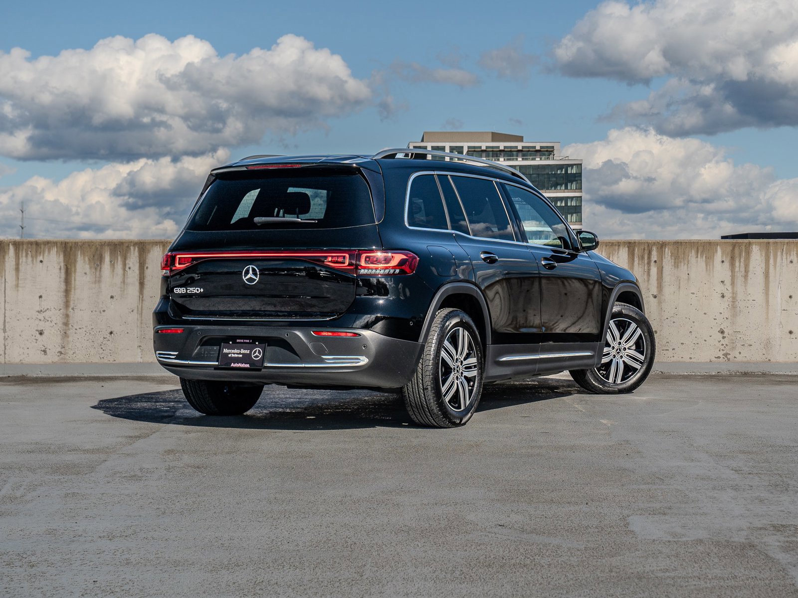 Used 2023 Mercedes-Benz EQB 250+ image 4