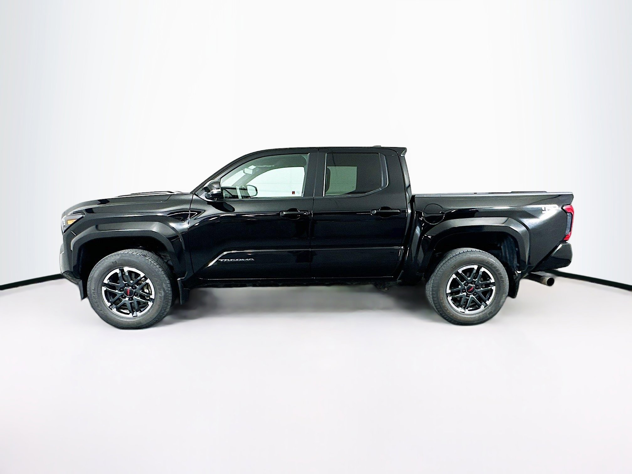 Used 2024 Toyota Tacoma TRD Sport w/ TRD Sport Upgrade Package image 4