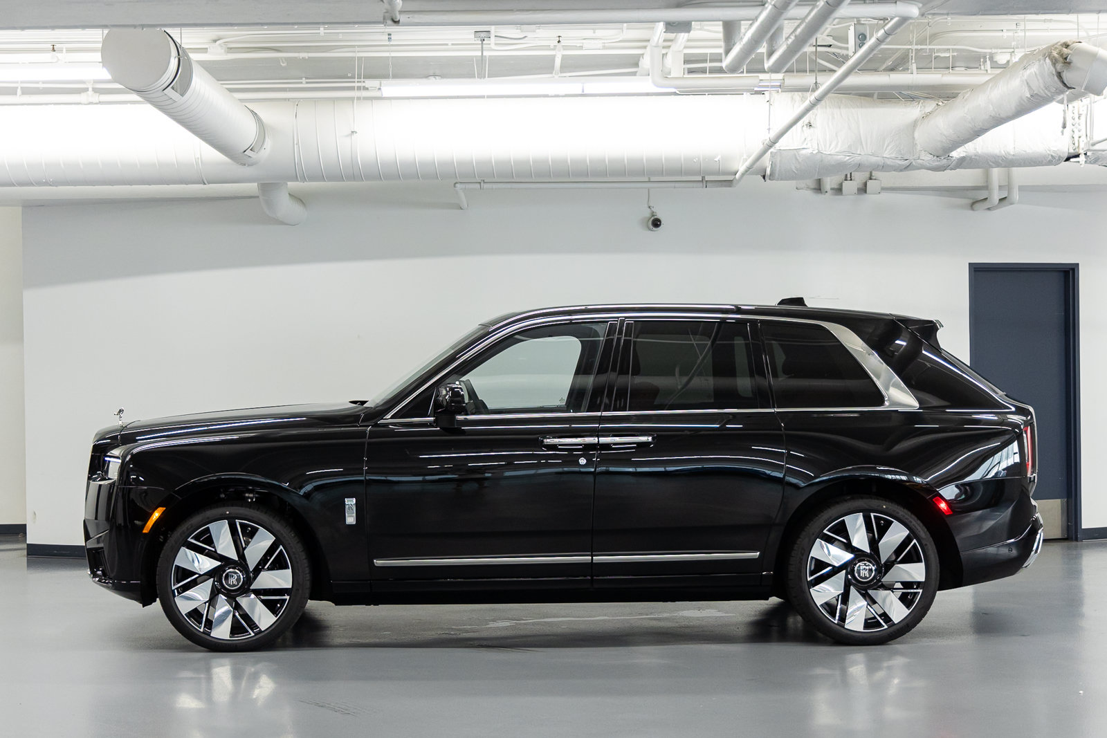 New 2027 Rolls-Royce Cullinan AWD/4WD image 2