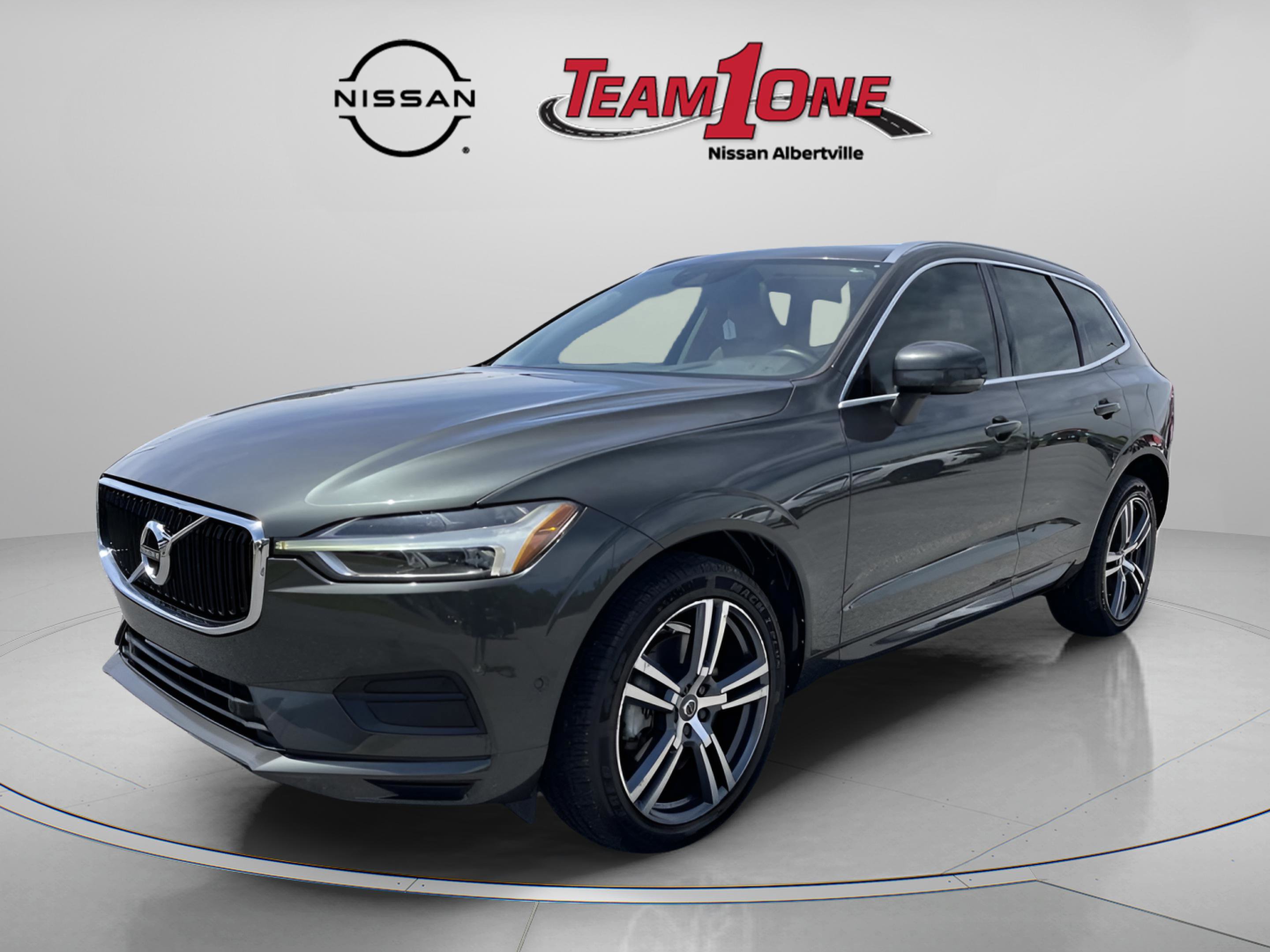 Used 2018 Volvo XC60 T6 Momentum w/ Vision Package AWD/4WD image 4