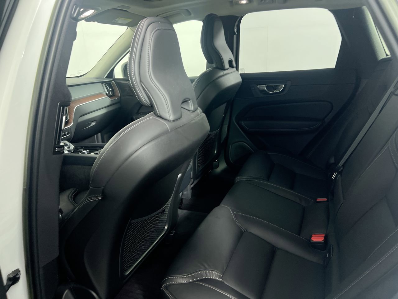 Used 2023 Volvo XC60 B5 Ultimate w/ Protection Package Premier FWD image 25