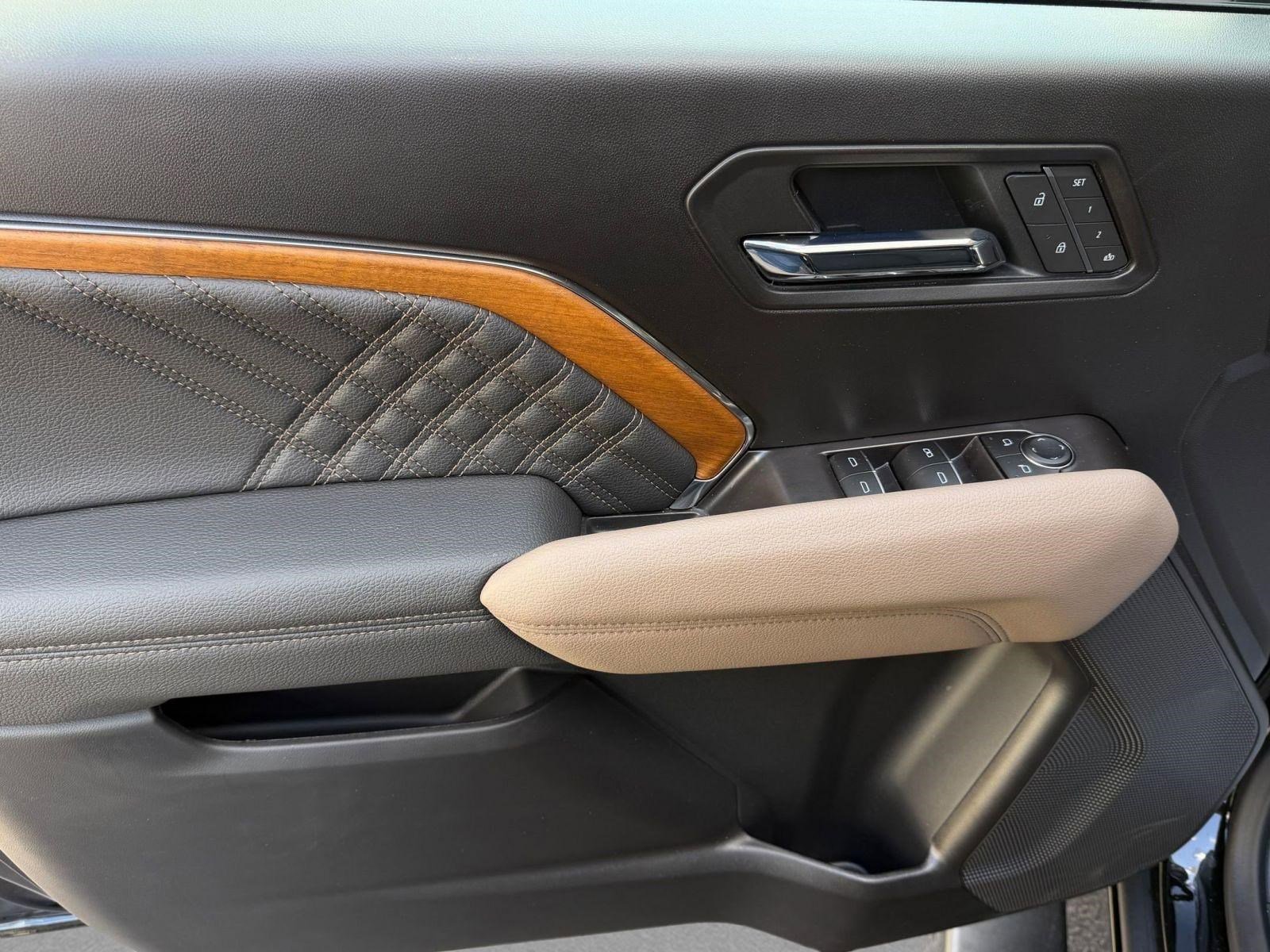 Used 2026 GMC Canyon Denali w/ LPO, Denali Black Edition AWD/4WD image 13