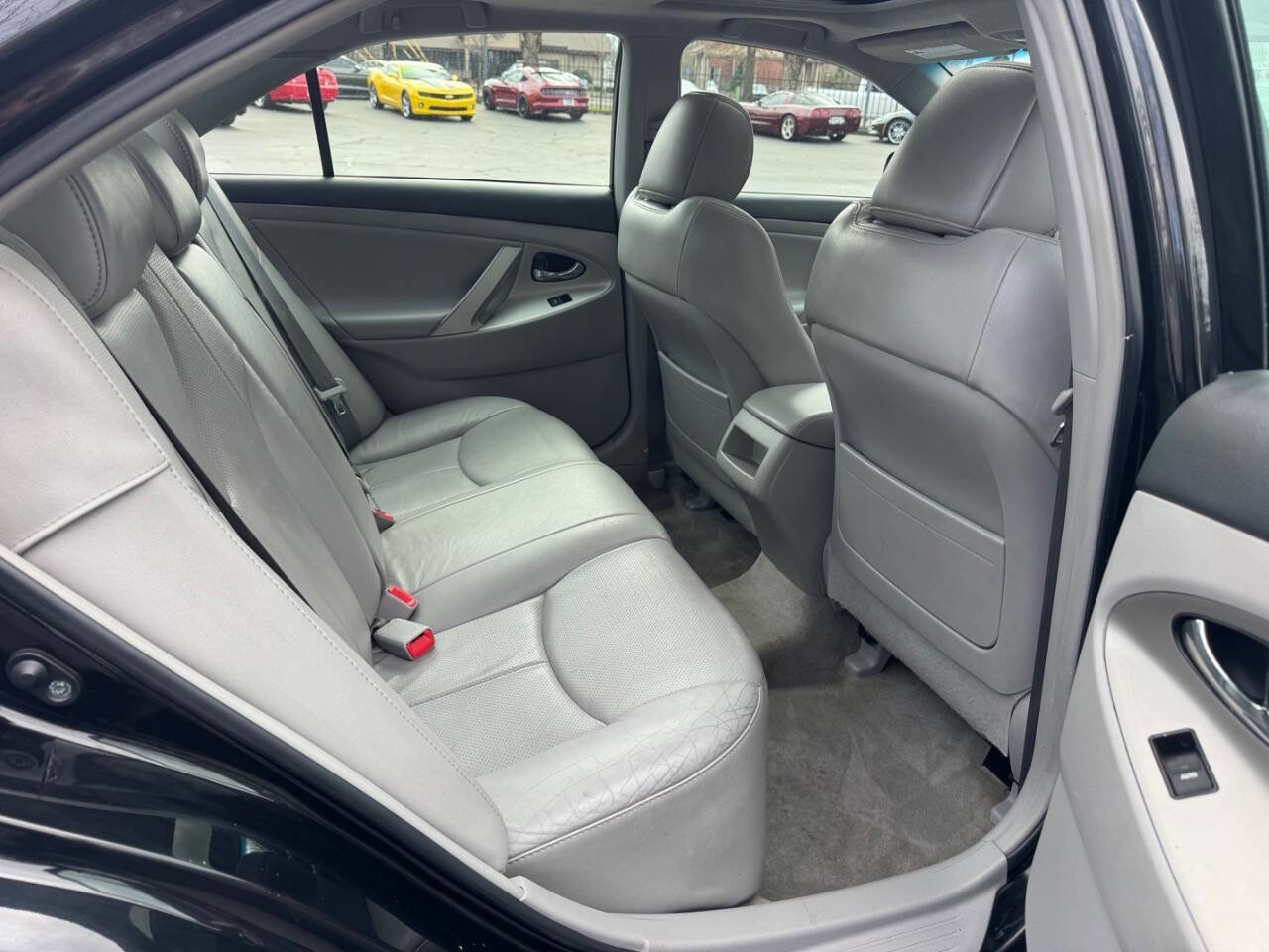 Used 2011 Toyota Camry SE w/ SE/XLE Extra-Value Pkg image 12