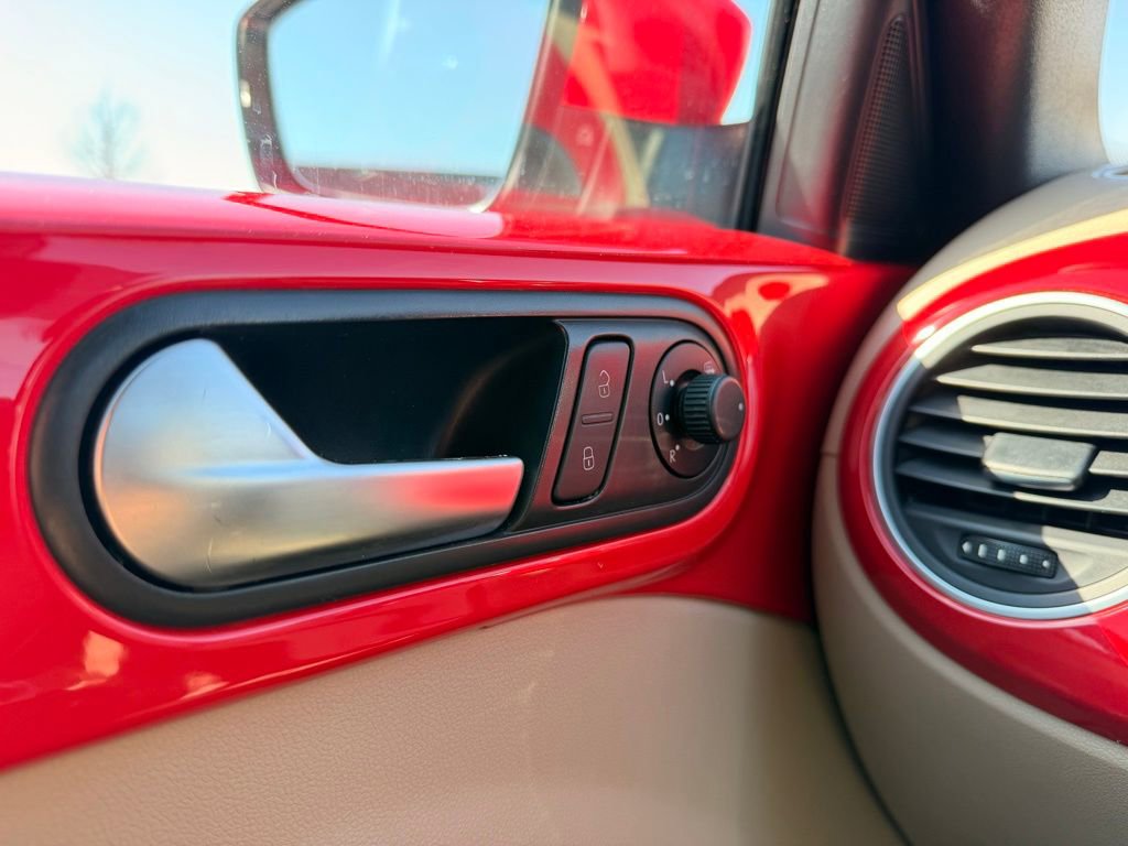 Used 2013 Volkswagen Beetle TDI image 23