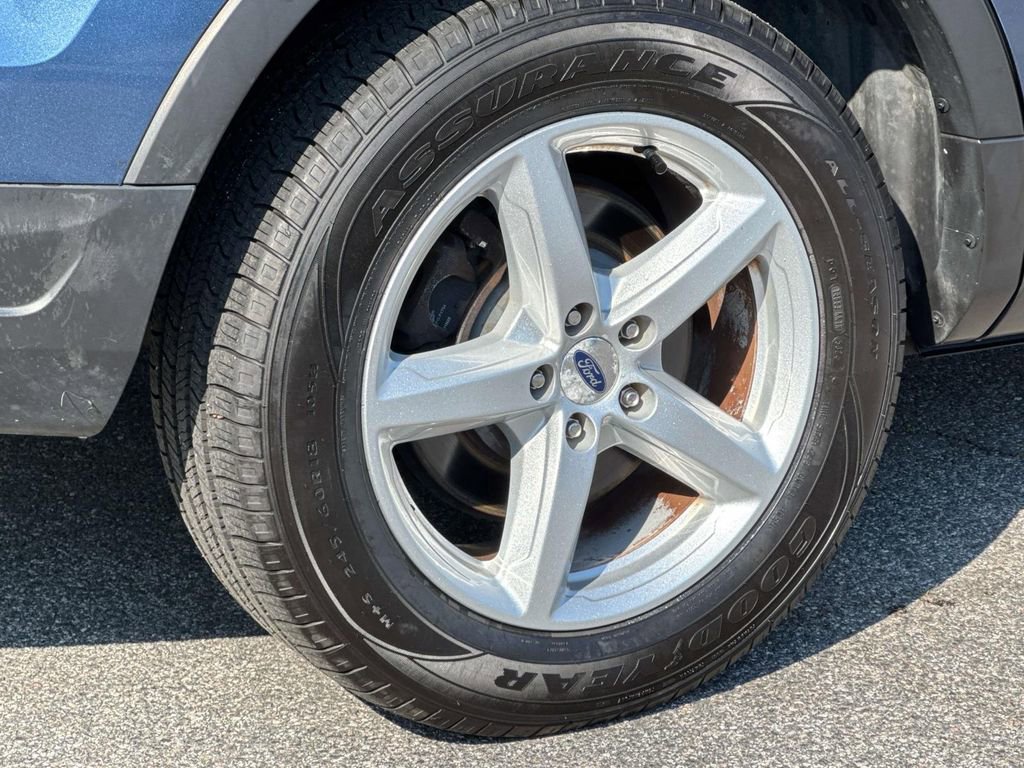 Used 2018 Ford Explorer XLT w/ Equipment Group 201A FWD image 28