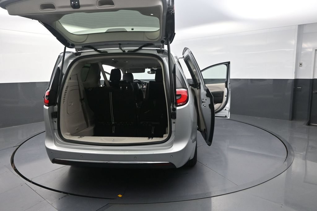 Used 2024 Chrysler Pacifica Limited FWD image 34