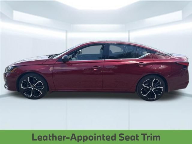 Used 2023 Nissan Altima 2.5 SR w/ SR Premium Package FWD image 11
