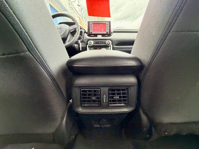 Used 2020 Toyota RAV4 LE AWD/4WD image 16