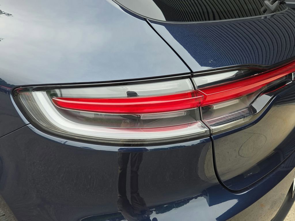 Certified 2021 Porsche Macan AWD/4WD image 25