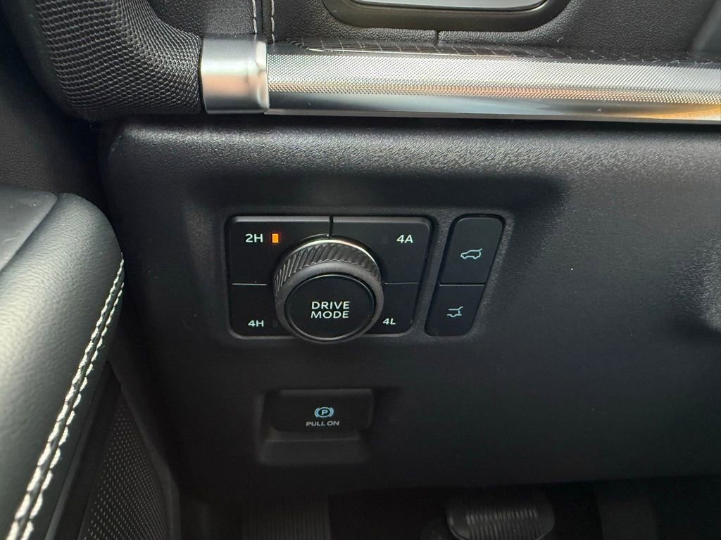 New 2026 Ford Expedition Platinum w/ Stealth Appearance Package image 13