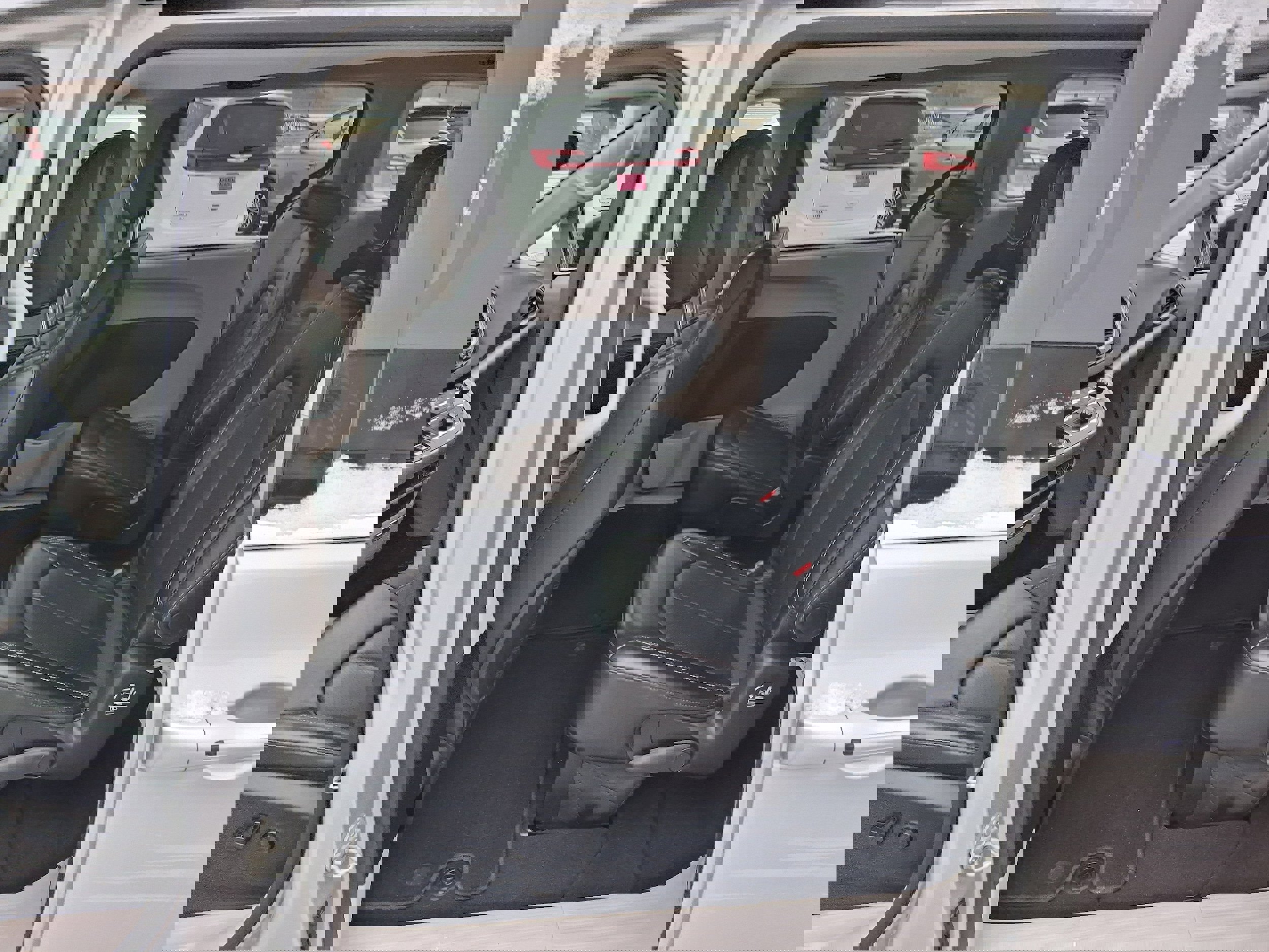 Used 2024 Chrysler Pacifica Touring-L image 15