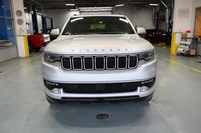 Used 2022 Jeep Wagoneer Series I AWD/4WD image 2