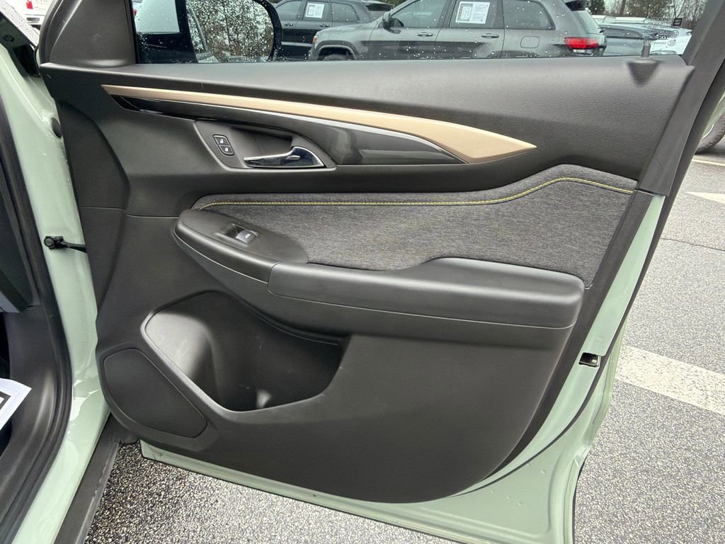 Used 2024 Chevrolet TrailBlazer ACTIV w/ Driver Confidence Package FWD image 14