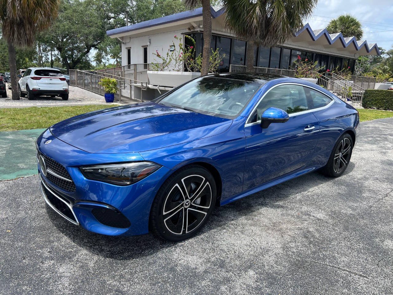 Used 2024 Mercedes-Benz CLE 300 4MATIC Coupe image 2