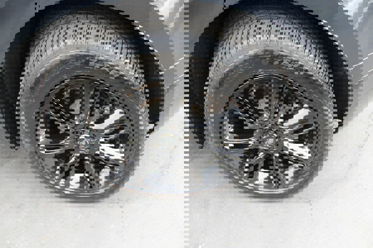 Used 2021 Land Rover Range Rover Velar R-Dynamic S image 15