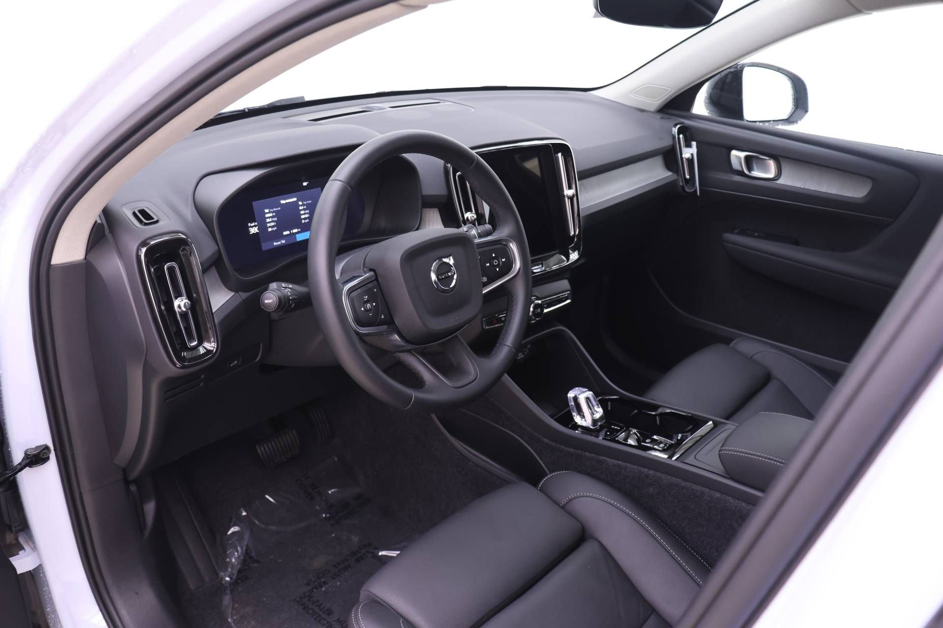 New 2026 Volvo XC40 B5 Plus w/ Protection Package Premier AWD/4WD image 7