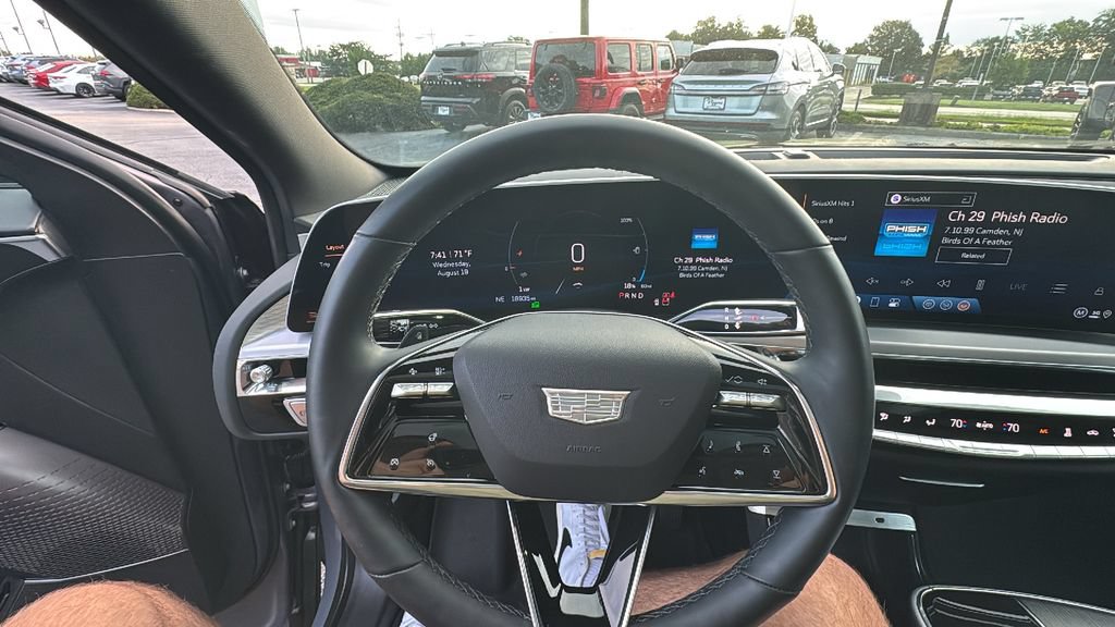 Used 2025 Cadillac Lyriq Luxury AWD/4WD image 16