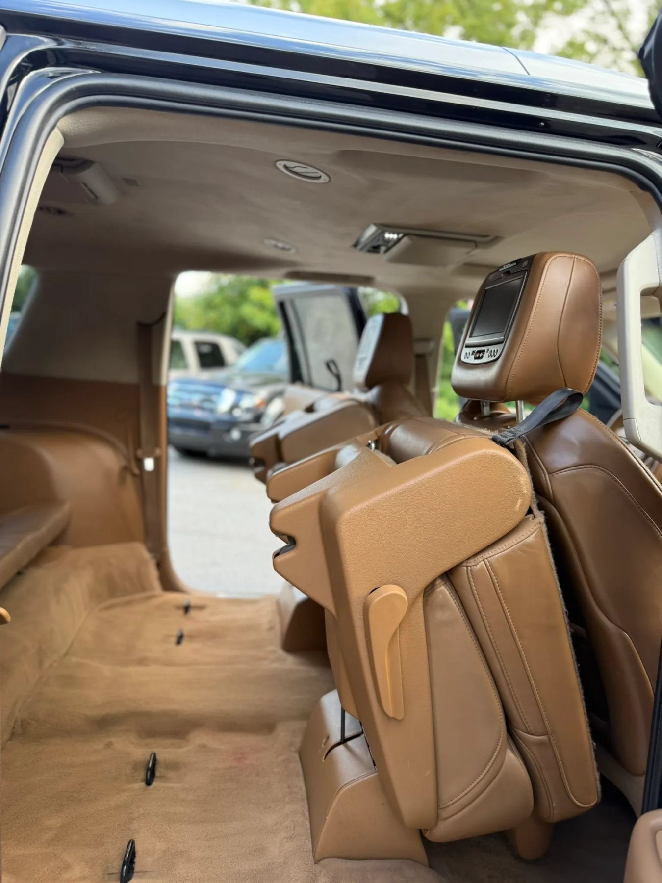 Used 2015 Cadillac Escalade ESV Platinum AWD/4WD image 34