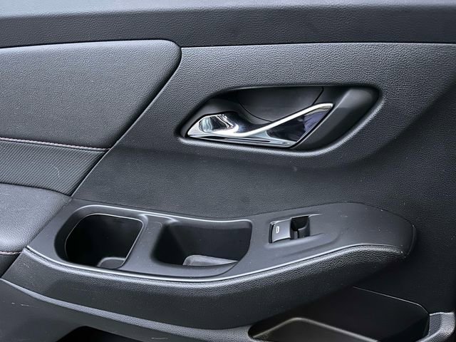 Used 2023 Chevrolet Traverse RS image 22