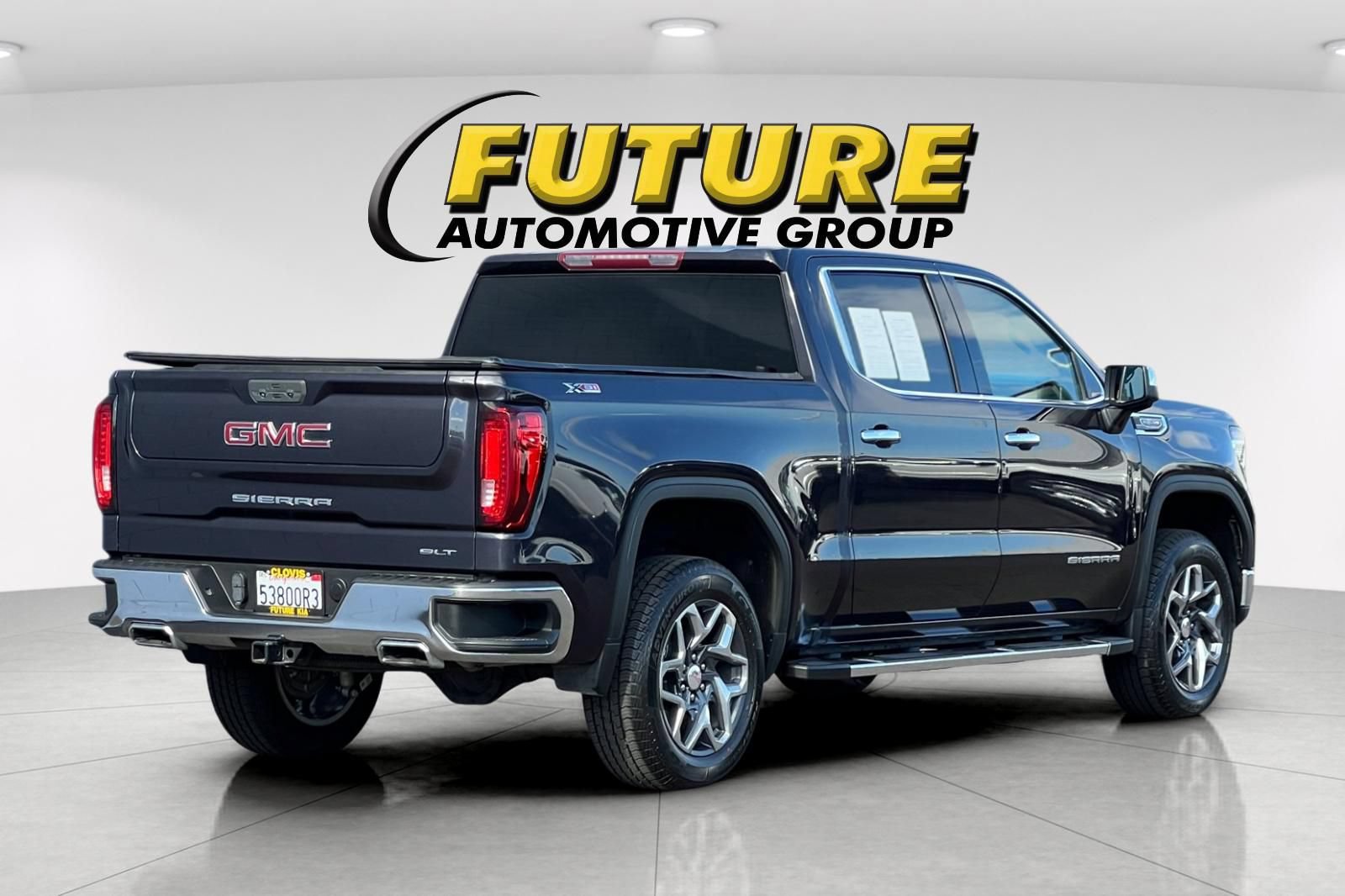 Used 2023 GMC Sierra 1500 SLT w/ SLT Premium Package AWD/4WD image 4