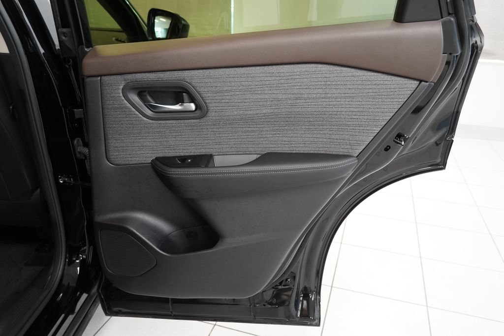 Used 2023 Nissan Rogue SV AWD/4WD image 28